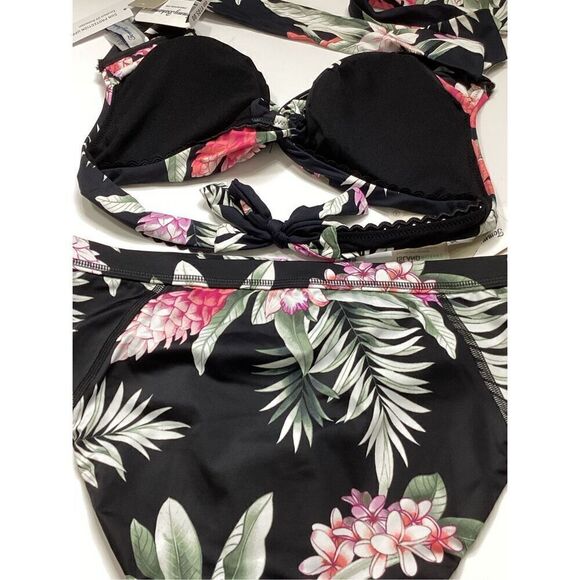 New. Tommy Bahama ginger flower halter bikini. XS-top/S-bottom. Retails $174 - Picture 10 of 12